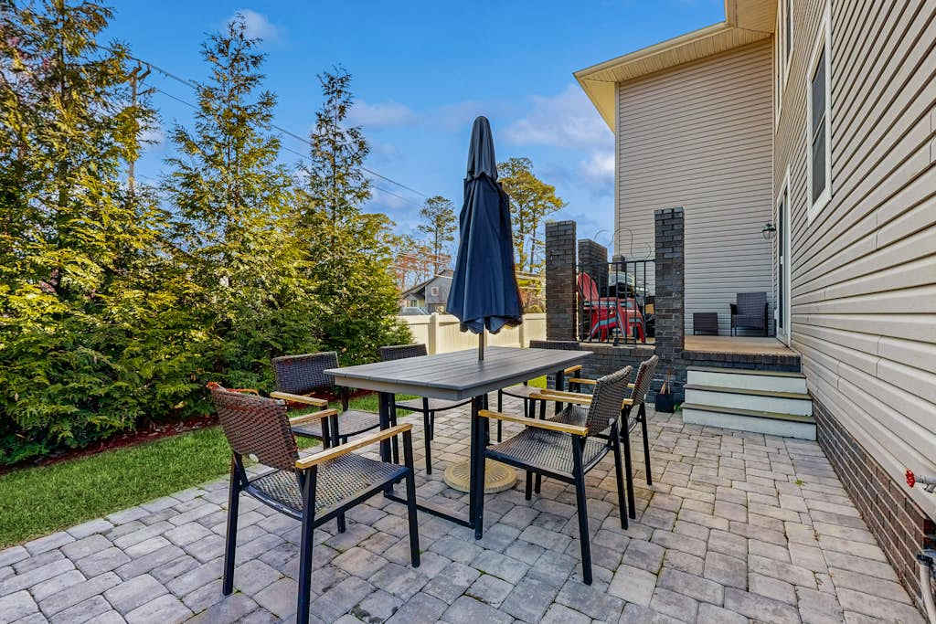 Loggerhead townhouse with gas grill WiFi & jetted tub