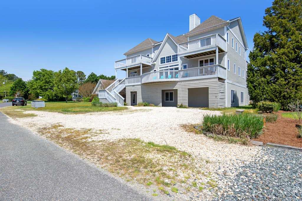 Quillens Point home with 5 decks screened porch grill & shared tennis dogs OK