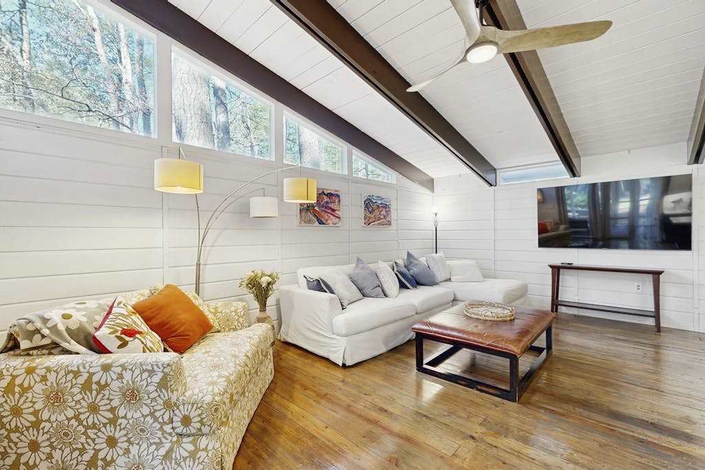 Middlesex Beach house with outside shower grill & community private beach