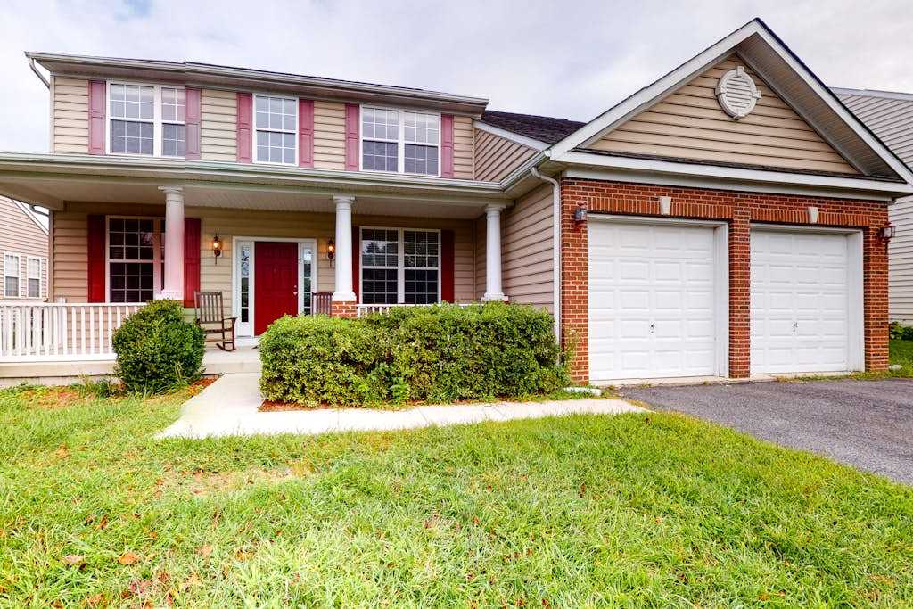 Wedgefield house with free WiFi gas grill outside shower & community pool