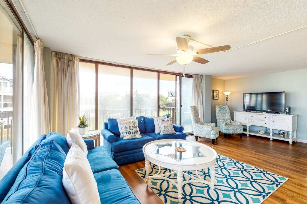 Sea Colony oceanfront 1st floor condo with elevator & shared pool