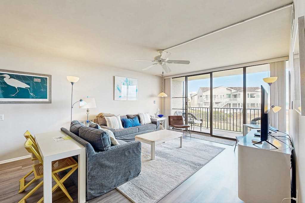 Sea Colony 1st floor condo with gym tennis court & balcony with an ocean view