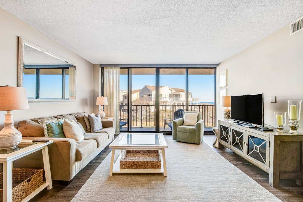 Sea Colony 1st floor condo with tennis court shared sauna & balcony with ocean view