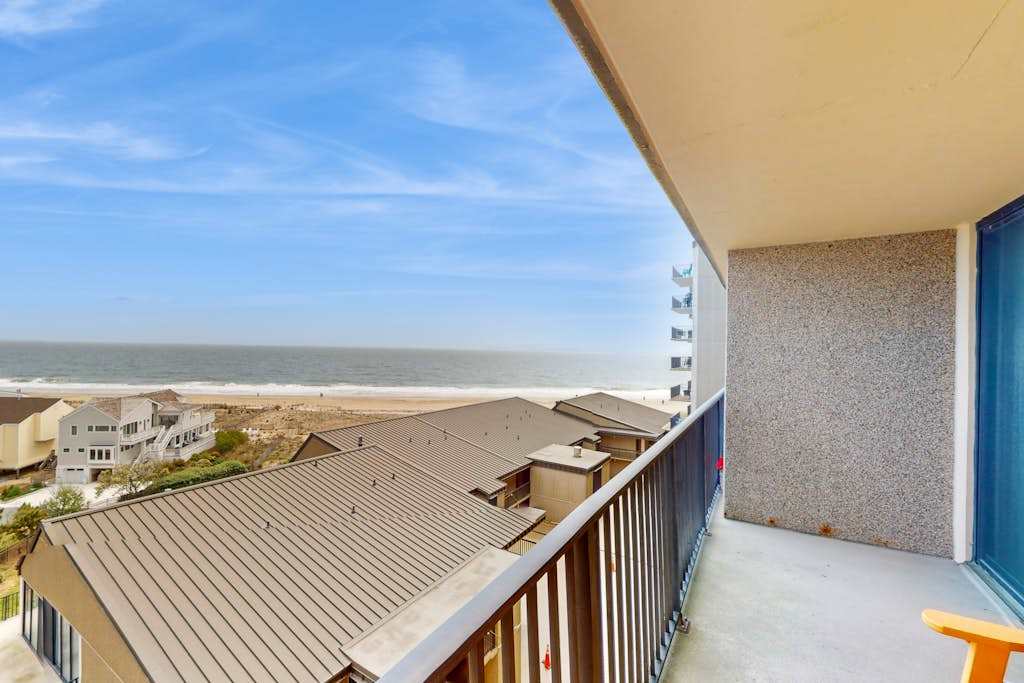 Sea Colony Ocean 6th floor condo with basketball court shared sauna & tennis