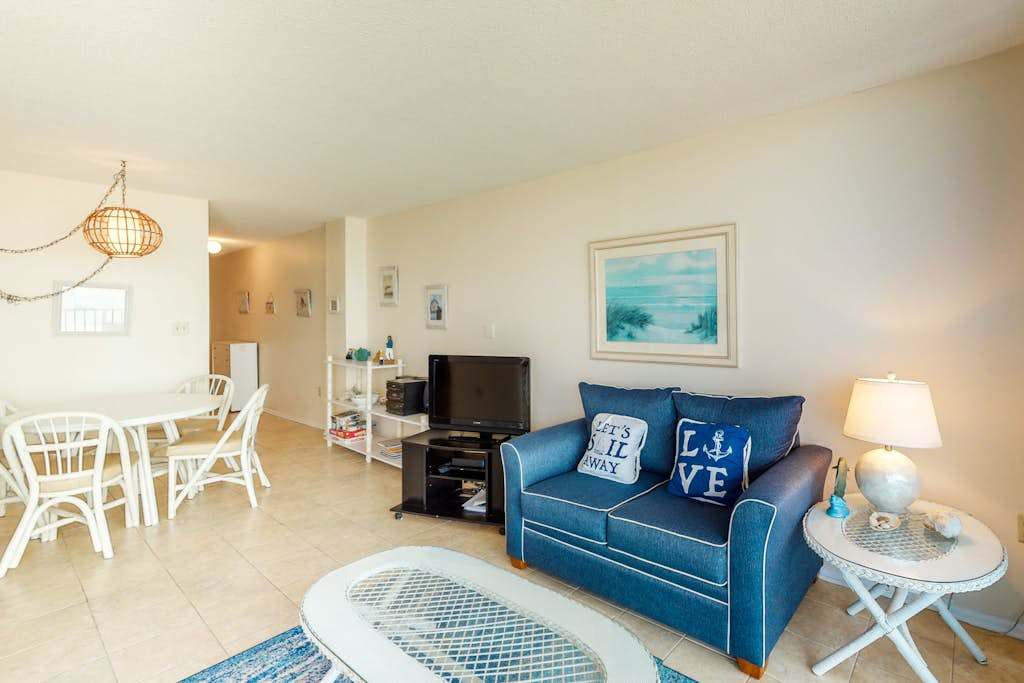 Sea Colony 7th floor condo with ocean veiw pool basketball court & gym