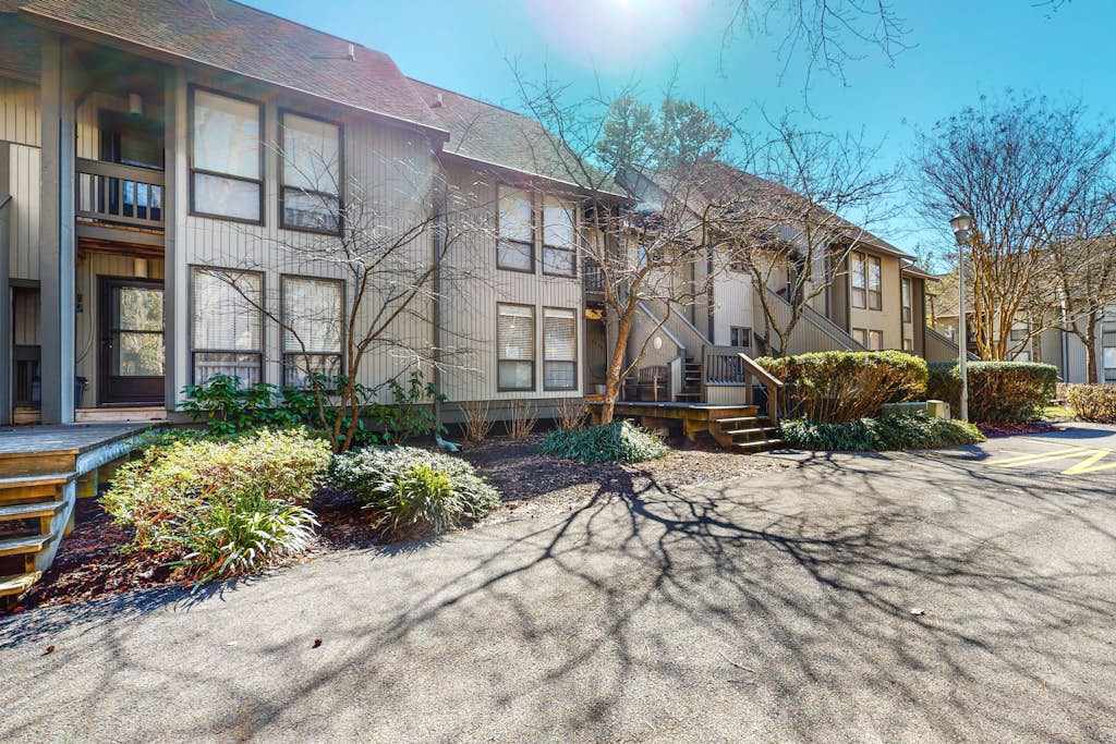 Sea Colony Tennis 1st Floor Condo with Free WiFi Shared Pool & Basketball Court