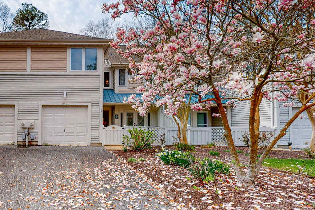 Sea Colony Tennis townhouse with shared pool & sauna & free WiFi