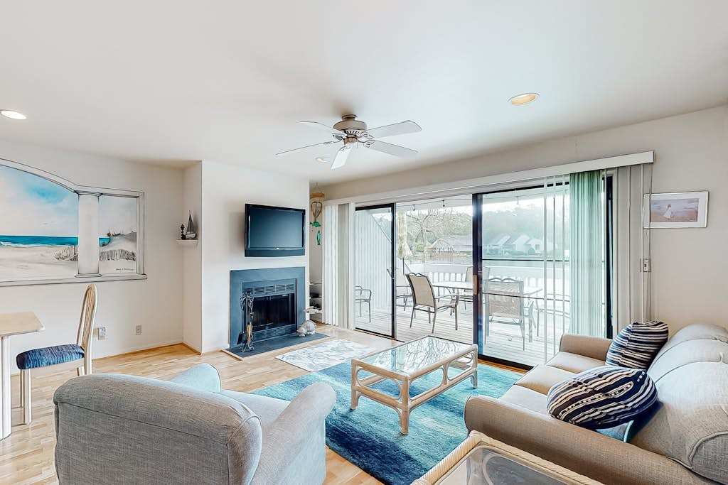 Sea Colony Tennis 1st floor condo with free WiFi lake view & shared sauna