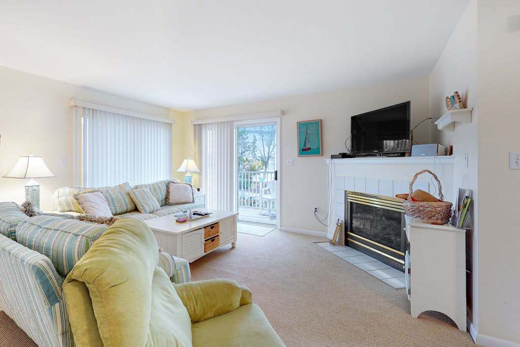 Sea Colony Tennis 1st floor condo with shared pool free WiFi & balcony