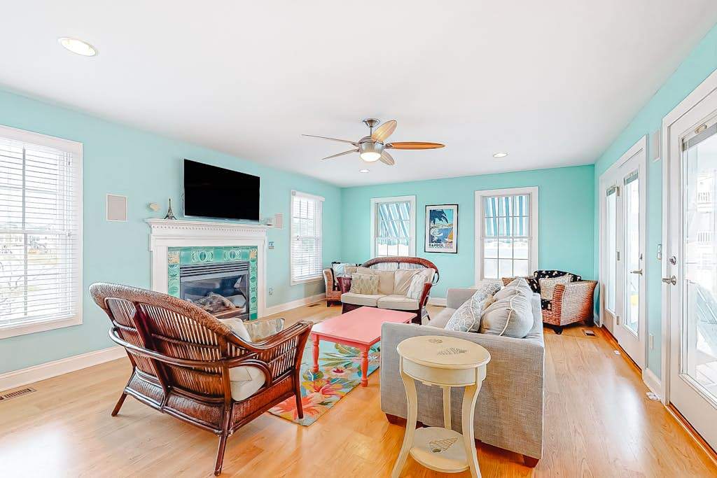 Downtown Bethany Beach house with gas grill outside shower & screened porch