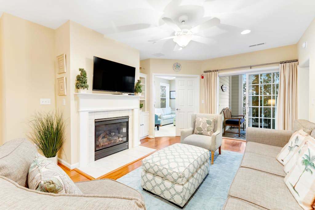 Charming condo near the pool with hot tub & tennis