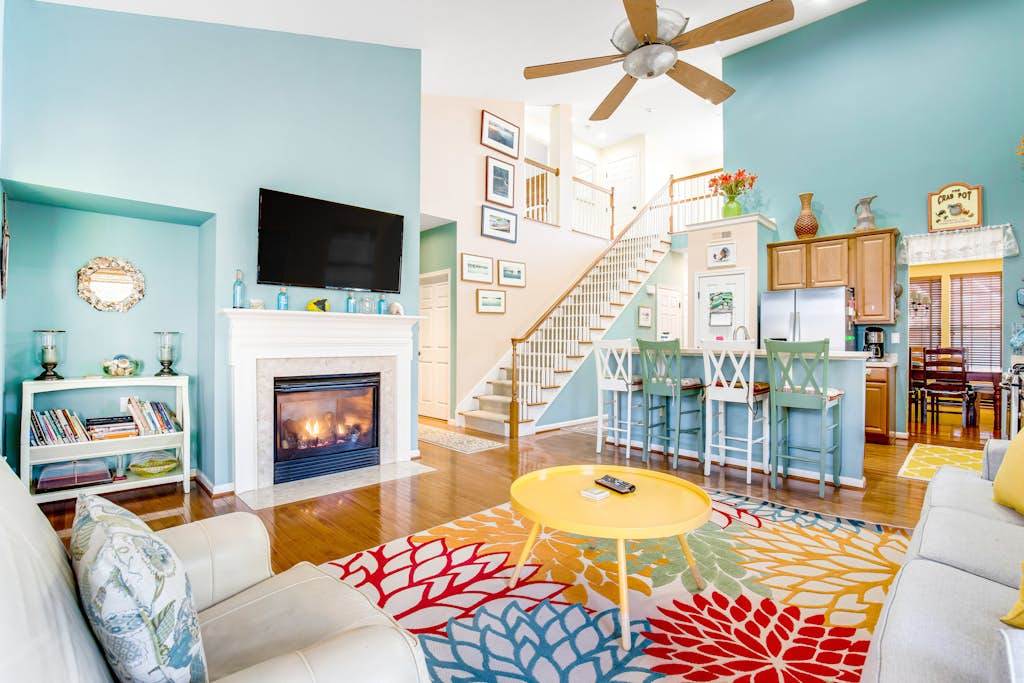 Bayview L&ing home with central AC shared pool washer & dryer & free WiFi