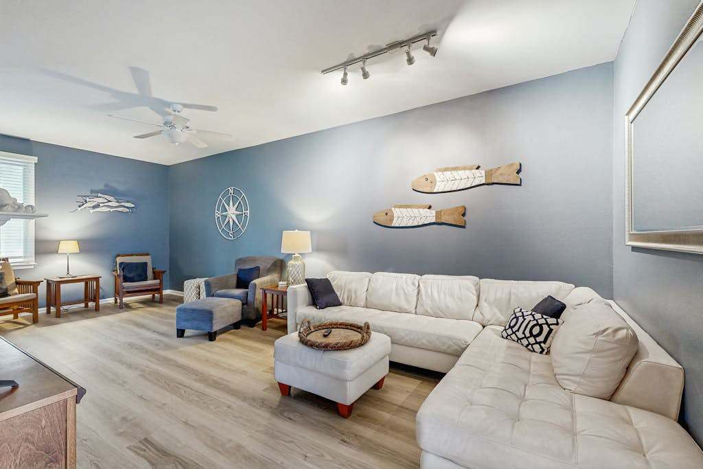 Three Story Bayside Resort Retreat with Shared Pool & Hot Tub Balcony & Central AC