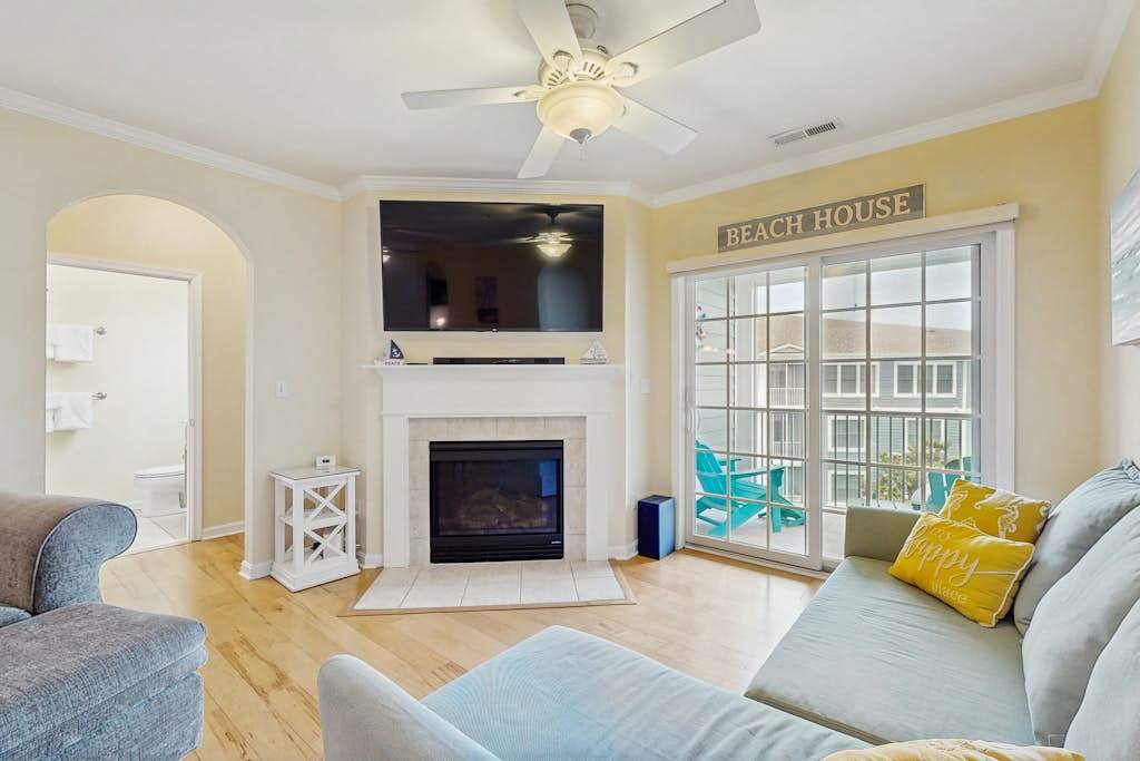 Bayside Condo with Balcony & Amazing Shared Pools Hot Tub Golf Tennis Fitness