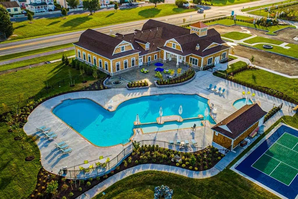 Spacious townhouse near Bethany Beach with community pool patio & firepit