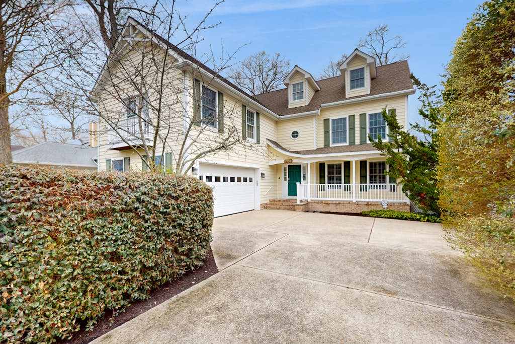 Salt Pond house with washer & dryer pools & hot tub near beach & dining