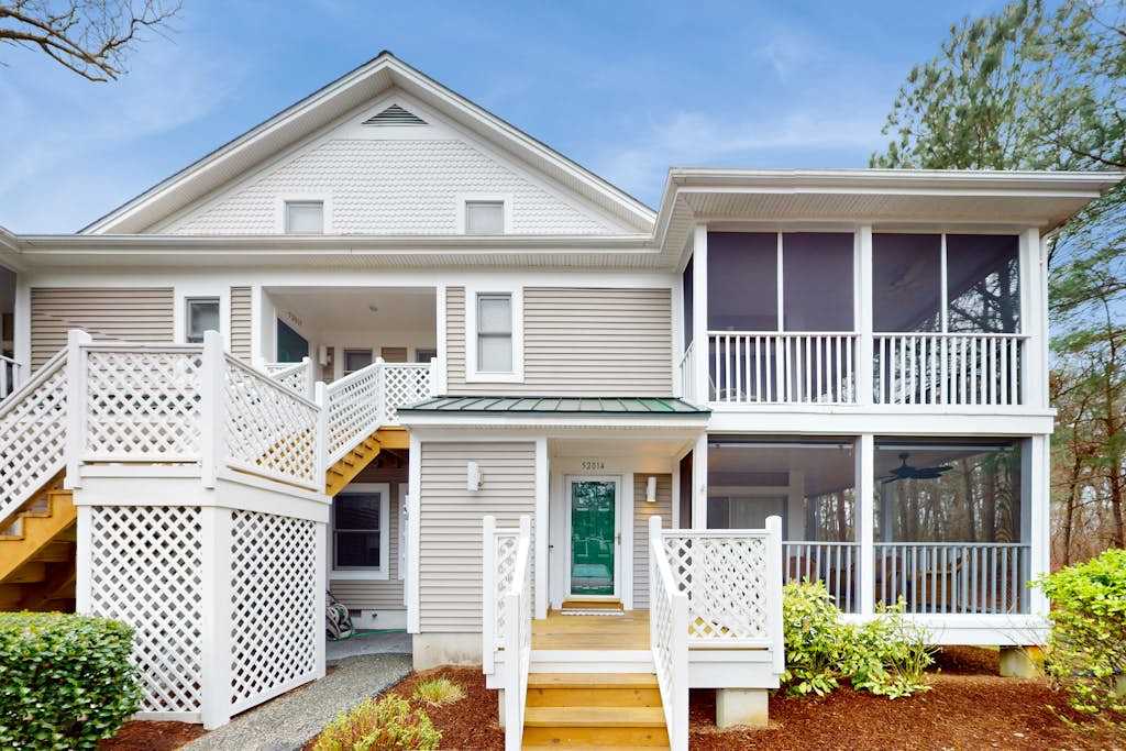 Sea Colony Condo Near Beach with Shared Hot Tubs Pools Gym Sauna WiFi AC & a Deck with a private washer & dryer