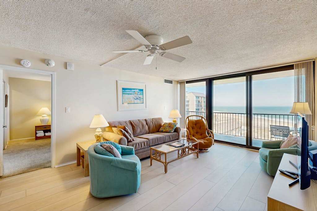 Sea Colony Ocean Seventh Floor Condo with Shared Pool Ocean View & WiFi