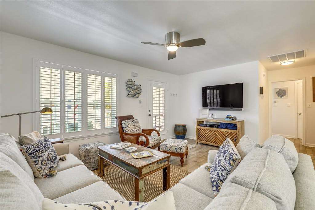Updated Bahamas Beach Cottage home close to Bethany Beach