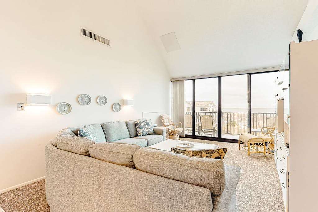 Sea Colony Condo in Oceanfront Complex with Shared Pool Private Washer & Dryer WiFi