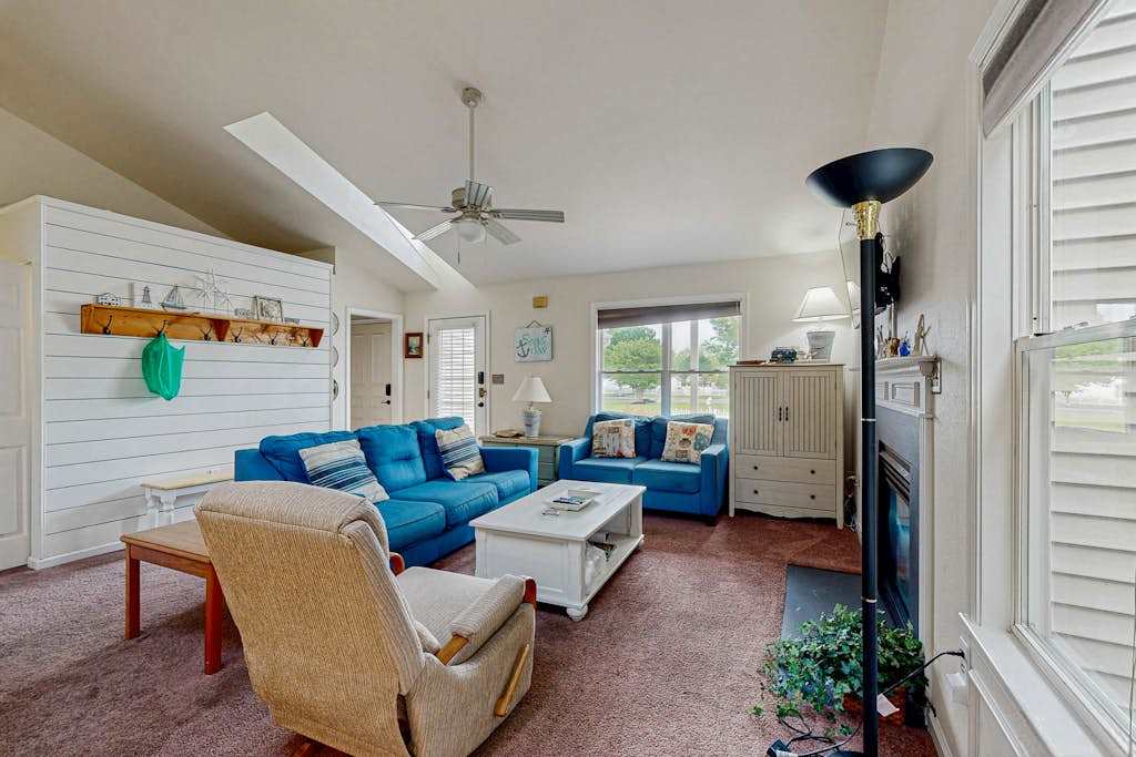 Clearwater Home Close to the Beach with Shared Pool Private Washer & Dryer