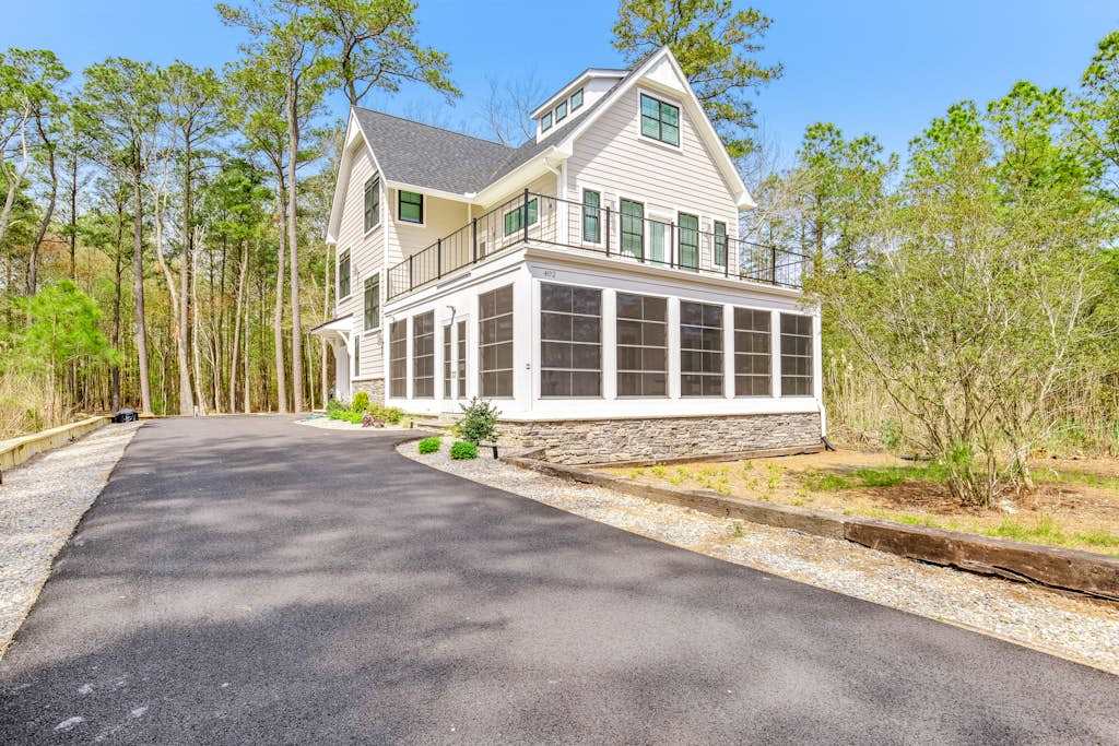 Pond Acres paradise with sunroom central AC & washer & dryer