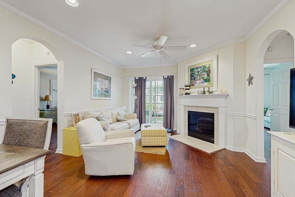 Bayside Resort dog friendly Condo with Free WiFi Shared Pools & a Fitness Center