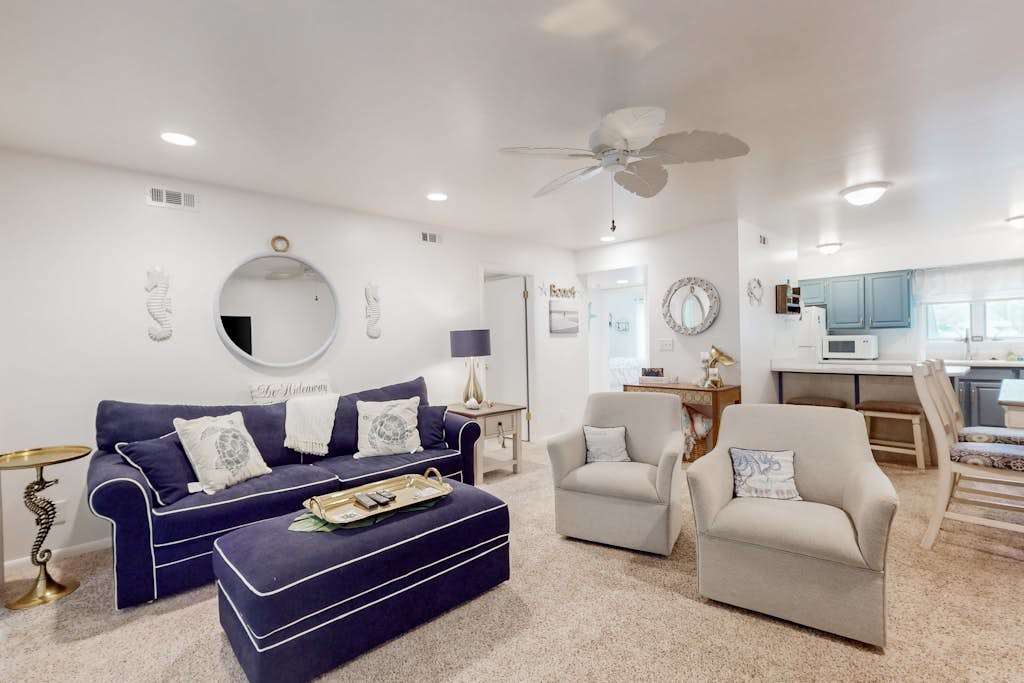 Sea Colony Condo with Private Beach WiFi Shared Pool & Hot Tub Central AC & Deck