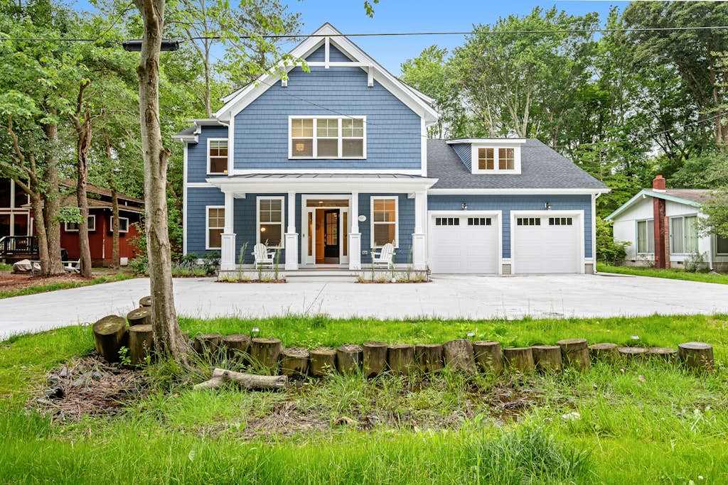 Bethany West Retreat with Shared Pool Free WiFi Full Kitchen & Ideal Location