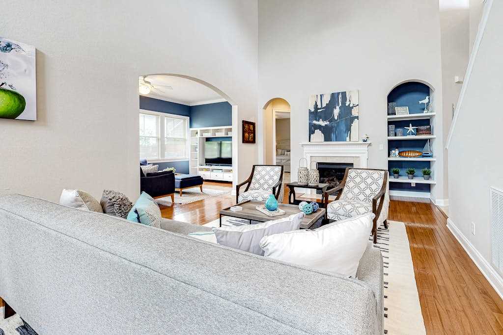 Updated Bayside Resort Home with Shared Pools Easy Beach Access & Fast WiFi