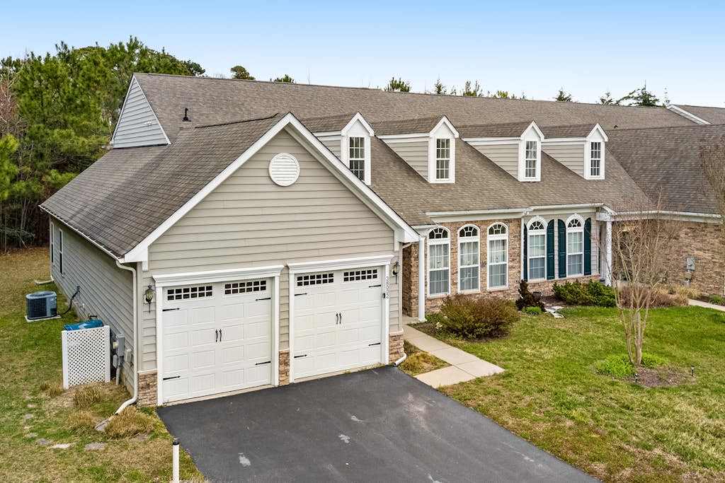 Bayview L&ing Home with Shared Pool Private Washer & Dryer Free WiFi