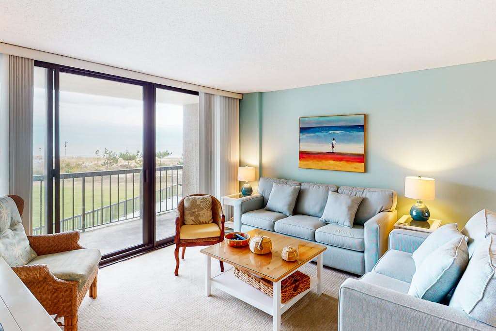 Sea Colony Oceanside Condo with Free WiFi Shared Pool & Private Washer & Dryer