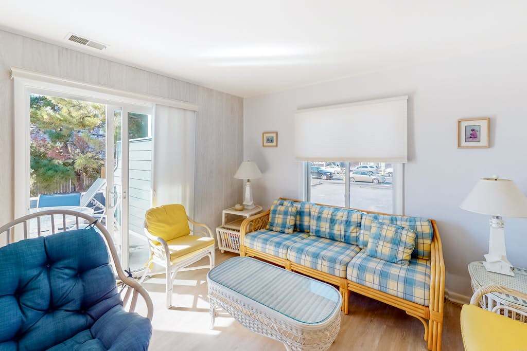 Sandywalk Townhouse Right on the Beach with Free WiFi Private Washer & Dryer