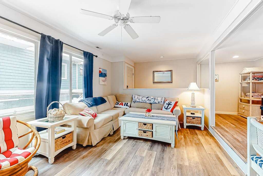Sandywalk Oceanfront Townhouse with Private Washer & Dryer Free WiFi