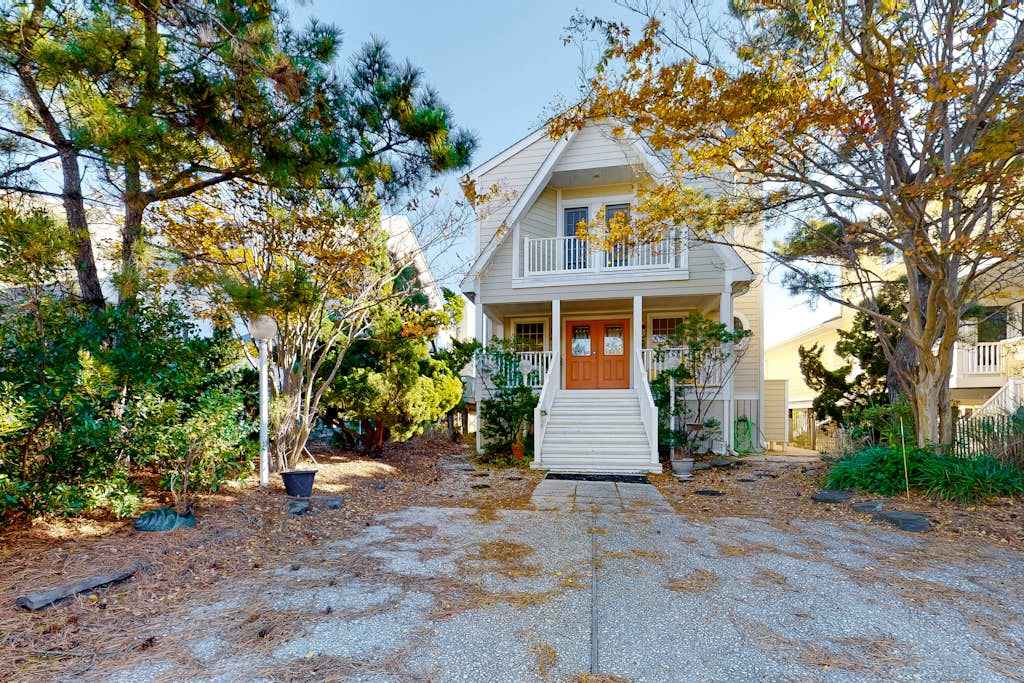 Town of Bethany Beach oceanfront home with pool & tennis access washer & dryer