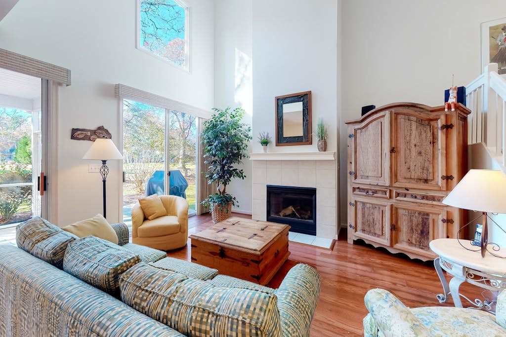 Salt Pond home near the water & beach with screened porch & paid access pool