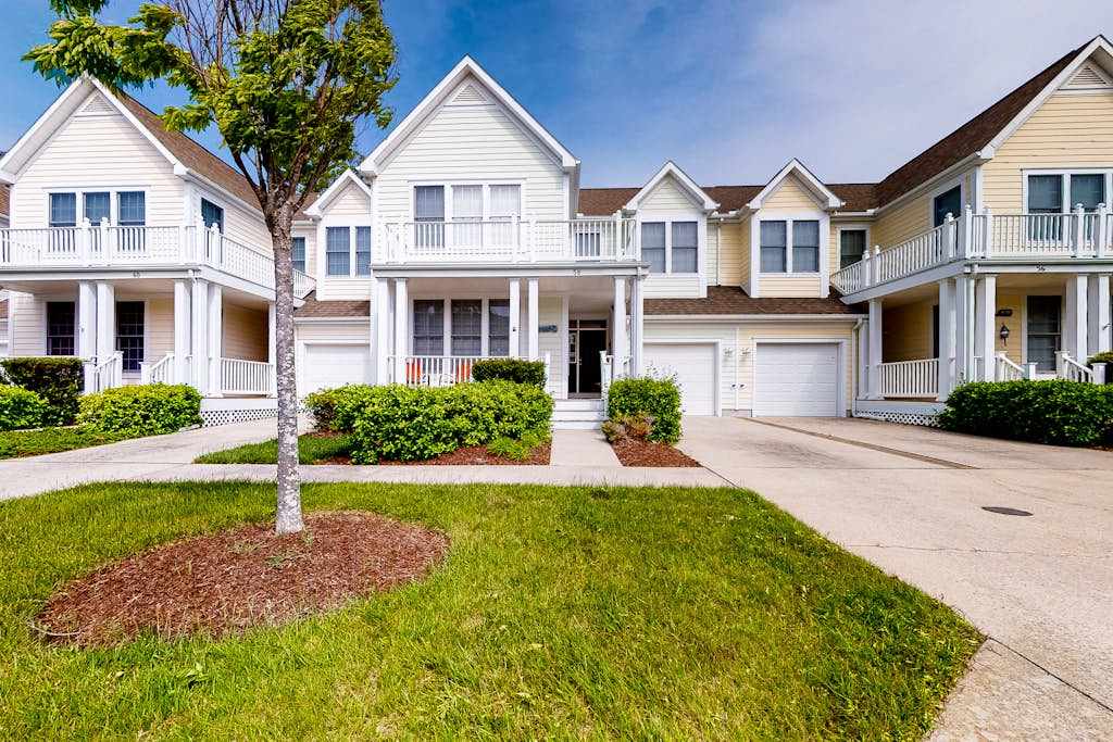 Bear Trap Dunes Townhouse Near Bethany Beach with Shared Pool Free WiFi washer & dryer