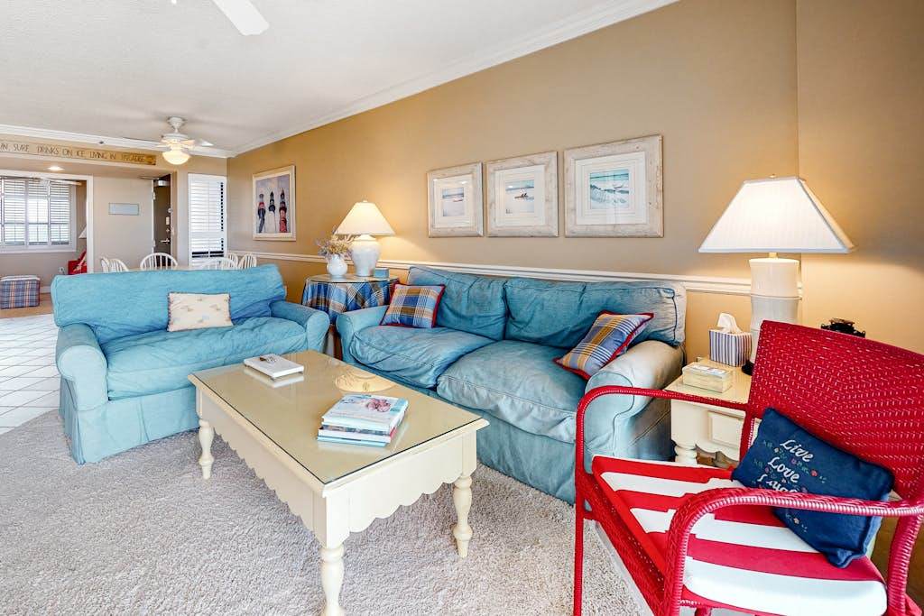 Sea Colony beachfront condo with balcony fast WiFi pools gym & central AC