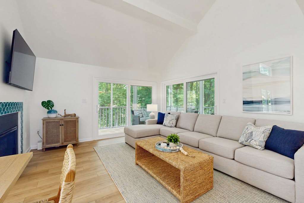 Corner Sea Colony condo with screened porch pools hot tub & tennis