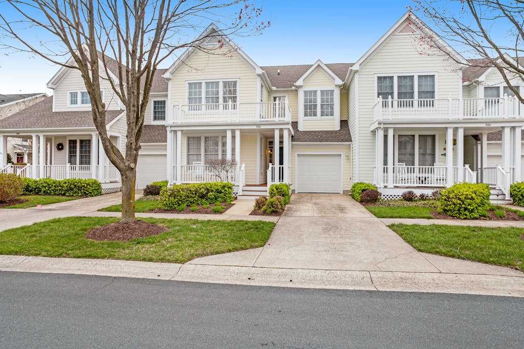 Bear Trap Dunes townhome with central AC & washer & dryer on site pools & tennis