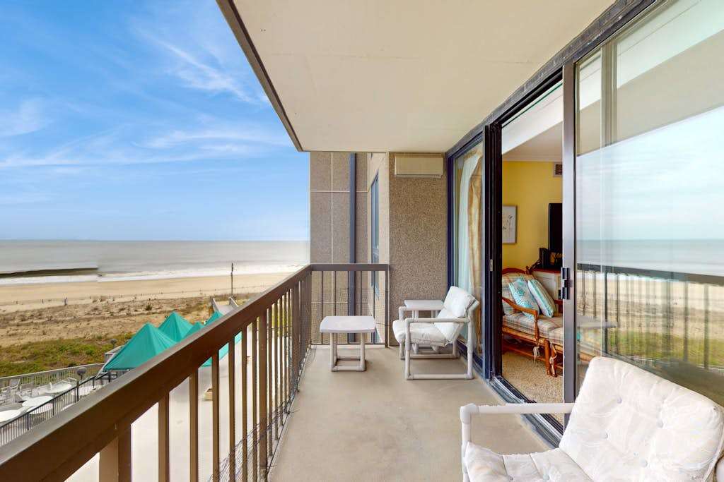 Sea Colony Oceanfront Condo with Shared Pool & Hot Tub & Sauna Central AC & WiFi