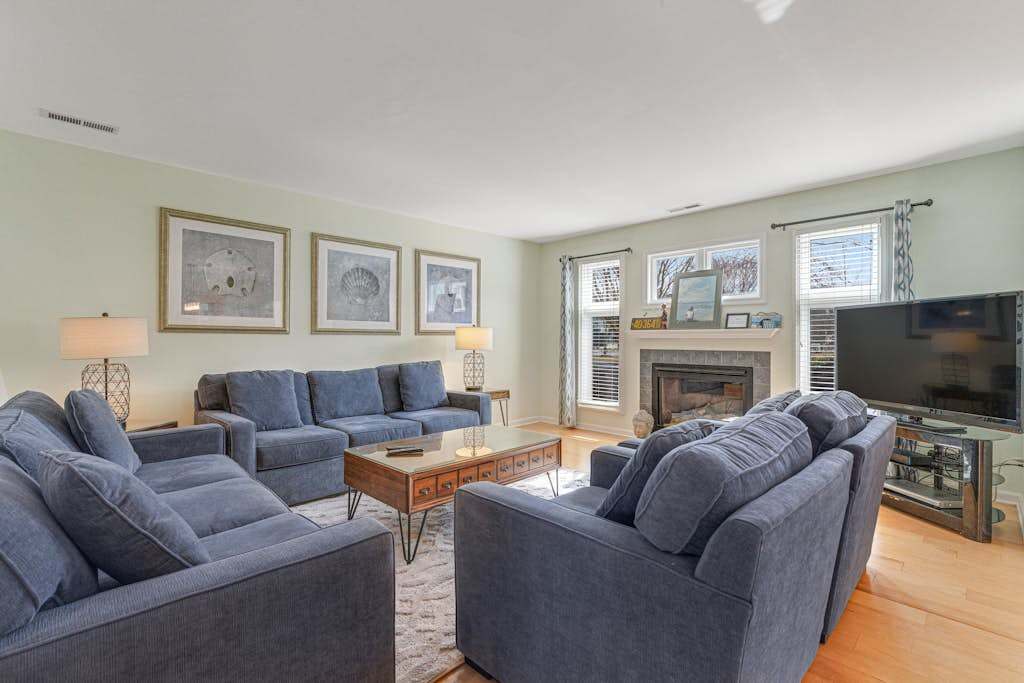 Sea Colony Condo with Fast WiFi & Gas Fireplace plus Shared Pools Hot Tub Gym