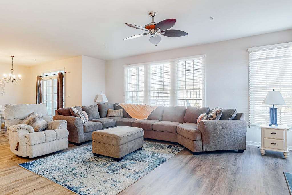Bear Trap Dunes with screened patio pools tennis basketball & WiFi