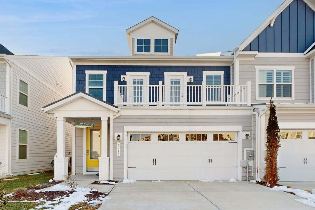 Bayside Resort townhouse with indoor & outdoor pools & hot tub dogs OK