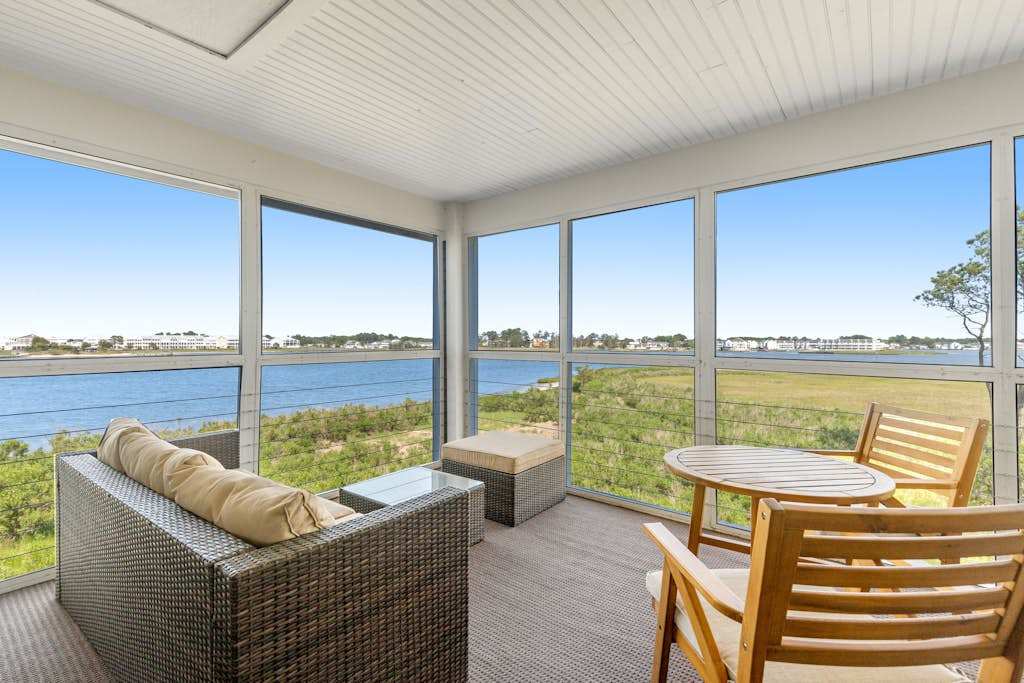 Bay view condo with screened porch central AC on site golf & shared pool
