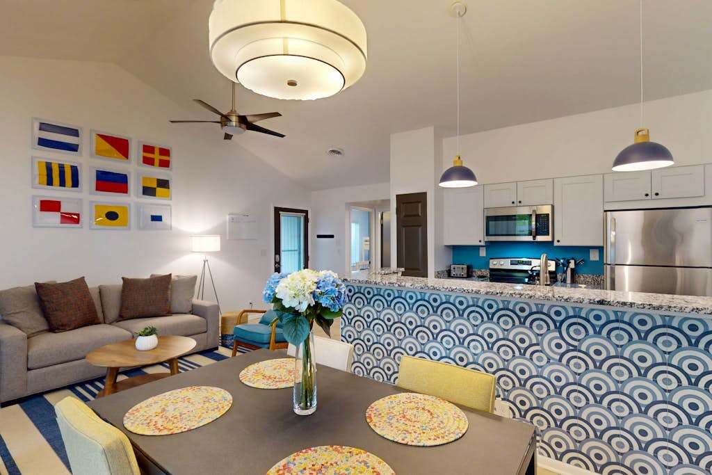 Sea Colony townhome with large deck fast WiFi & central AC fully renovated