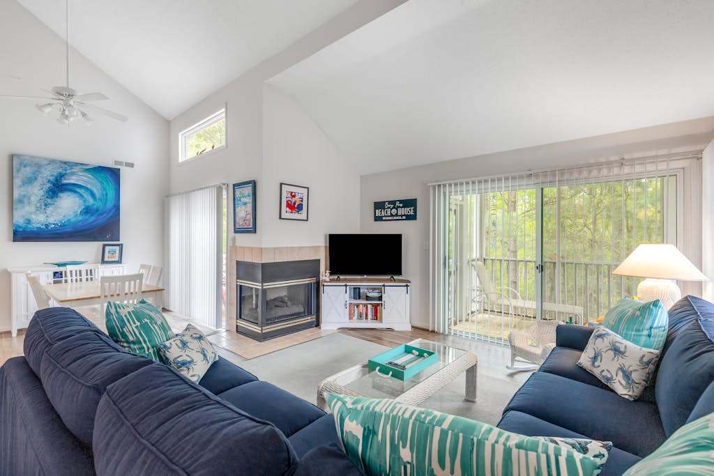 2 Story Sea Colony Condo with Bikes Fireplace Shared Pools Gym Sauna & Tennis
