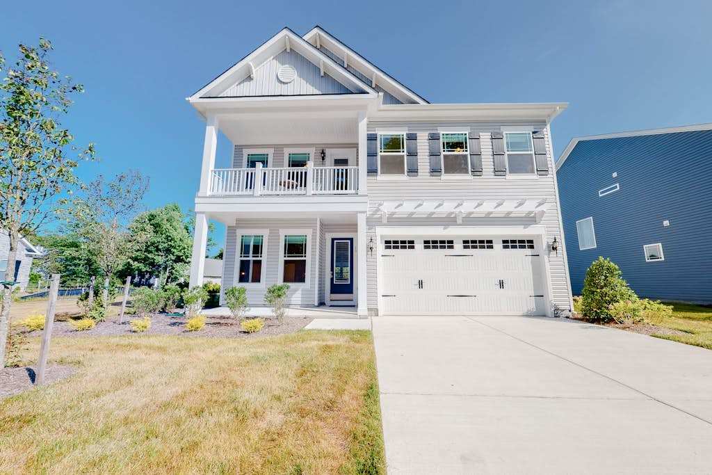 Spacious coastal home with pool & gym fast WiFi central AC & great location
