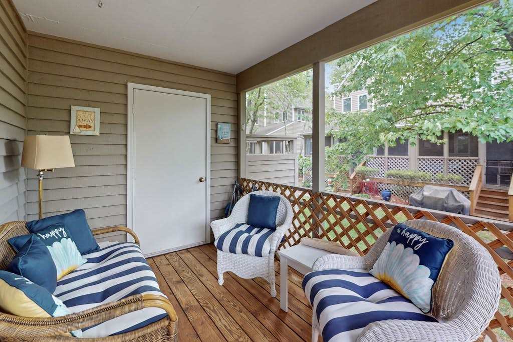 Stewards Watch townhome near beach with screened porch pool & tennis access