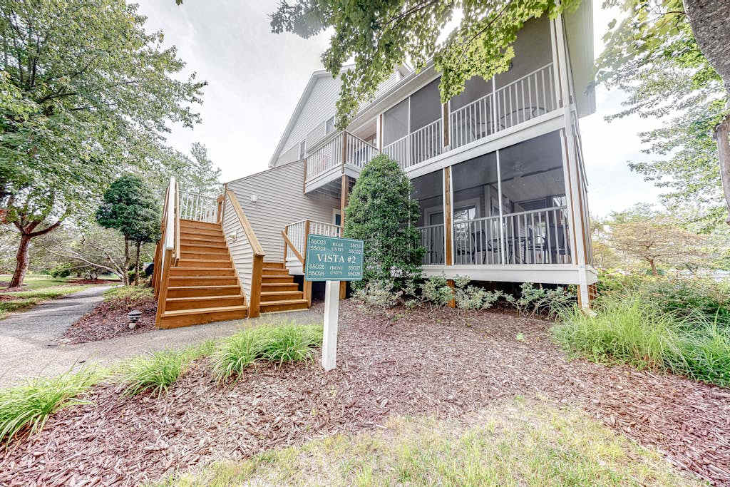 Sea Colony Tennis condo with central AC & access to pool & fitness center